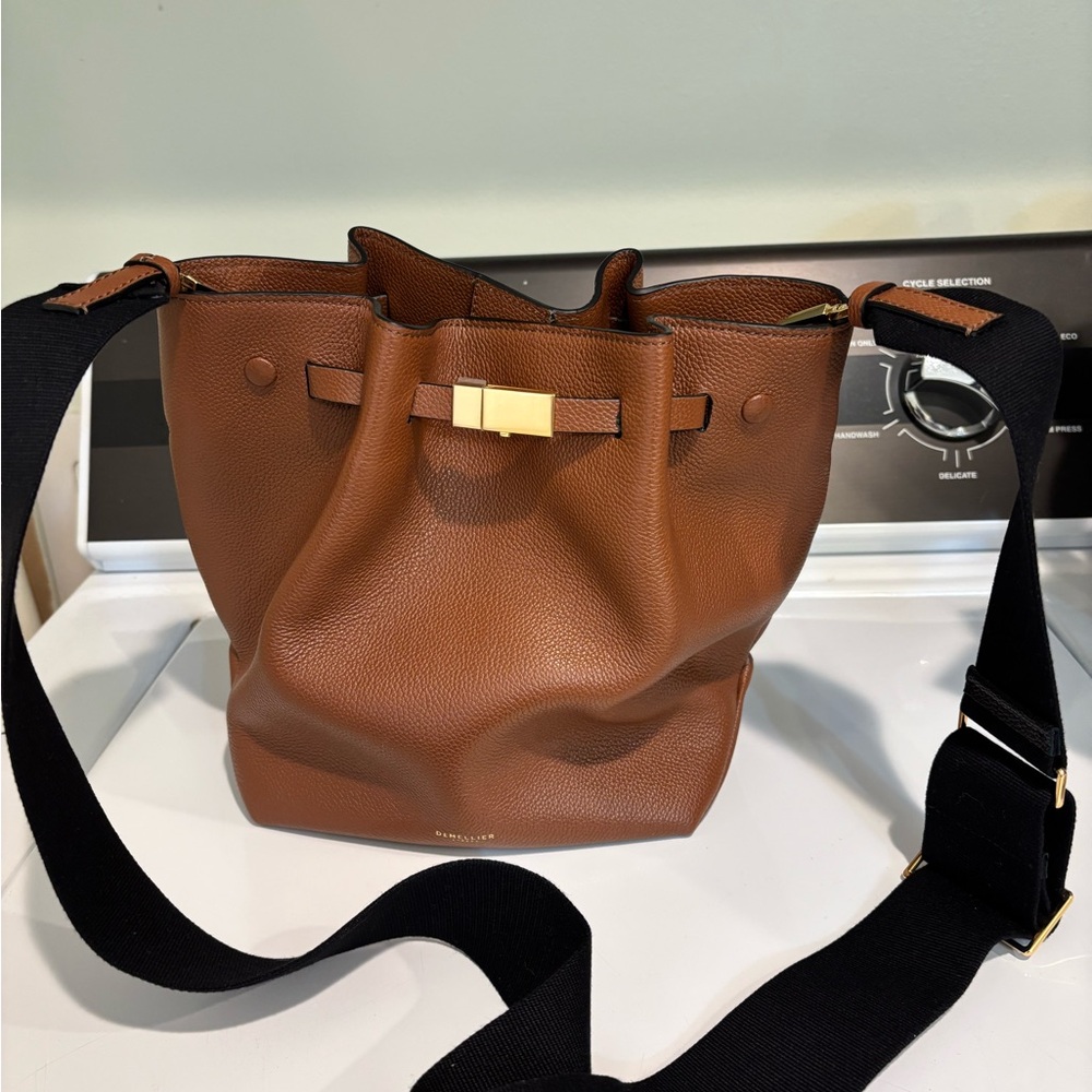 Elegant Demellier Brown Leather Bucket Bag